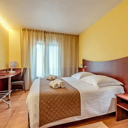 Logis Center Hotel 3*