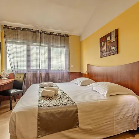 Logis Center 3* Brest