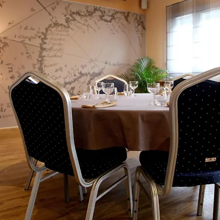 Logis Center Szálloda 3*