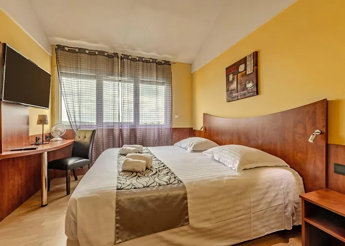 Logis Center 3* Brest