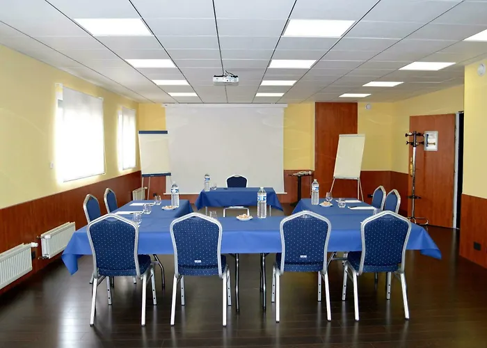 Logis Center Hotel 3*