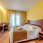 Logis Center Hotel 3*