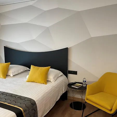 Logis Center 3*