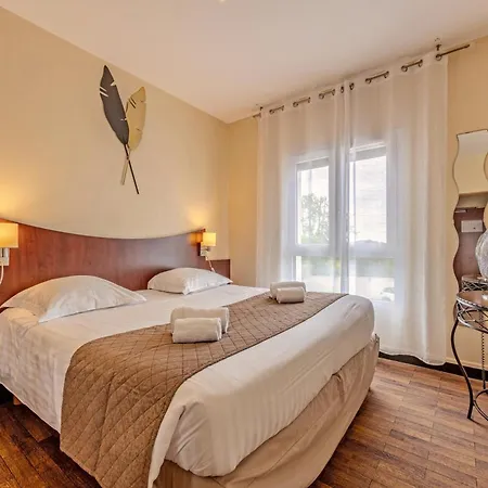 Logis Center 3*
