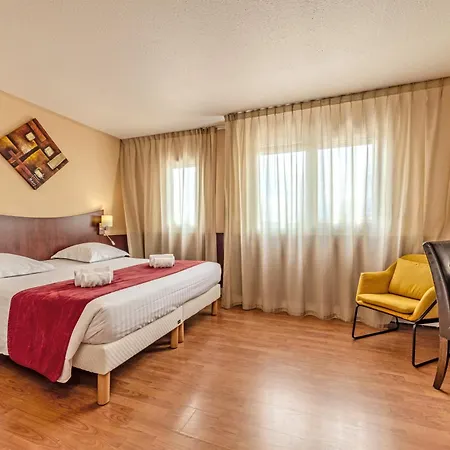 Logis Center Hotel