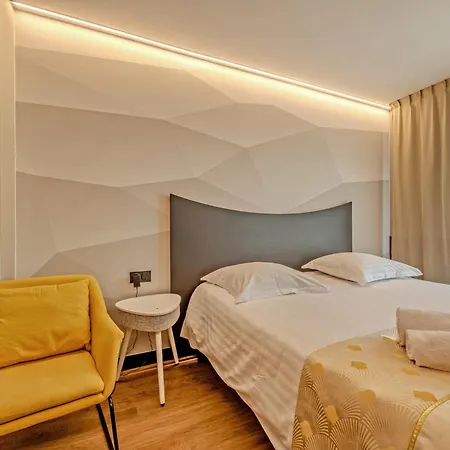 Logis Center Hotel