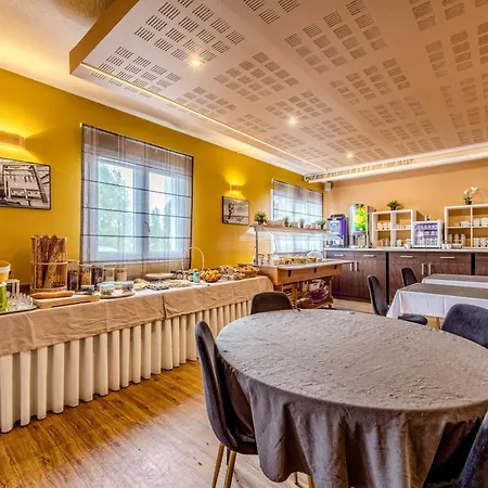 Hotel Logis Center
