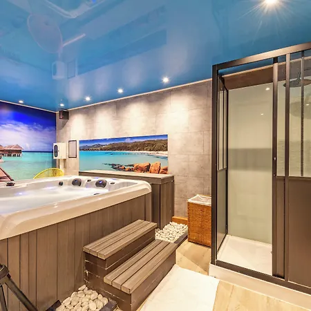 Logis Center 3*