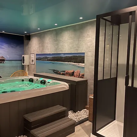 罗吉思酒店 酒店