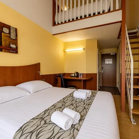 Logis Center 3*