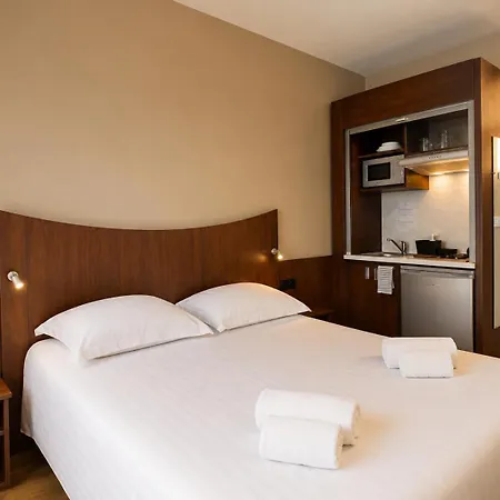 Logis Center Hotel
