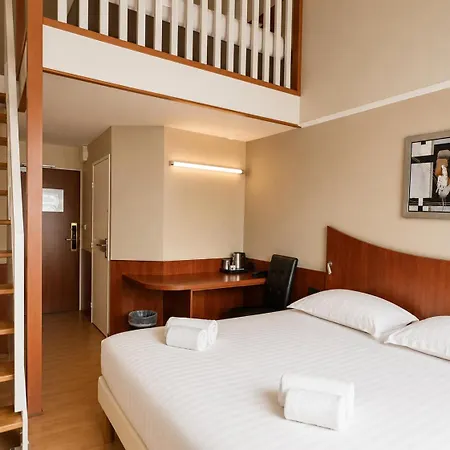 Logis Center Hotel 3*