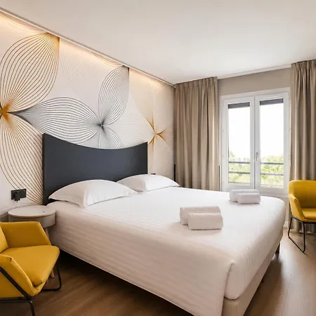 Hotel Logis Center 3*