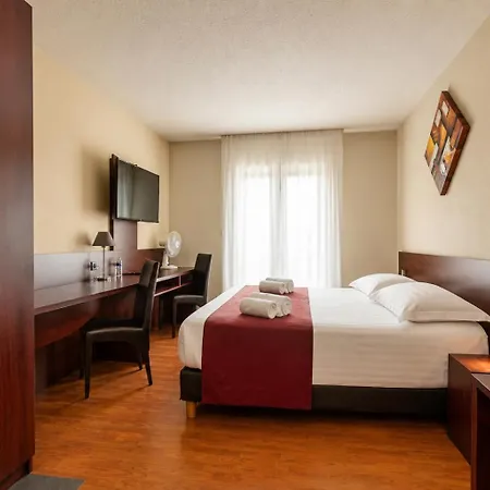 Logis Center Hotel
