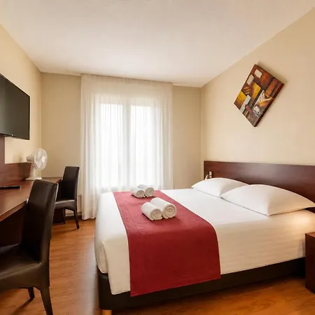 Logis Center Hotel 3*