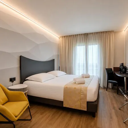 Logis Center Hotel 3*