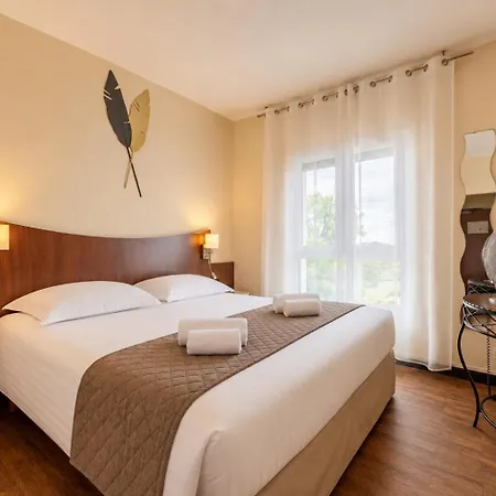 Logis Center Hotel 3*