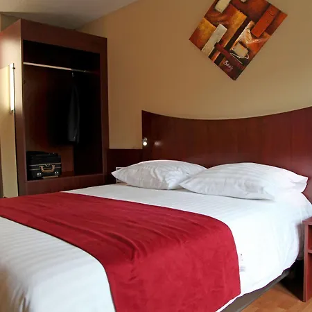 Logis Center Hotel