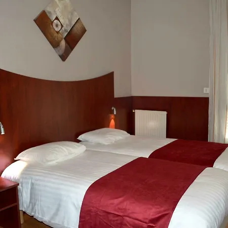 Logis Center Hotel