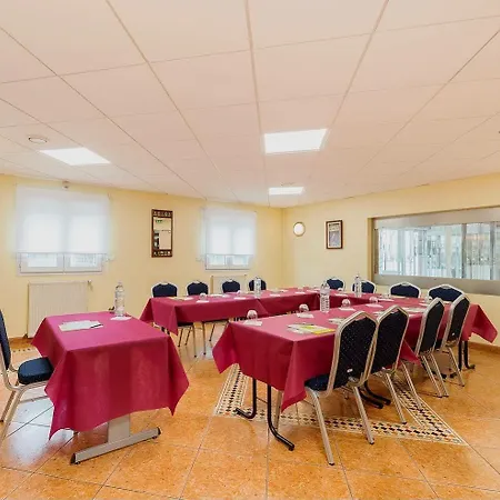 Logis Center 3*
