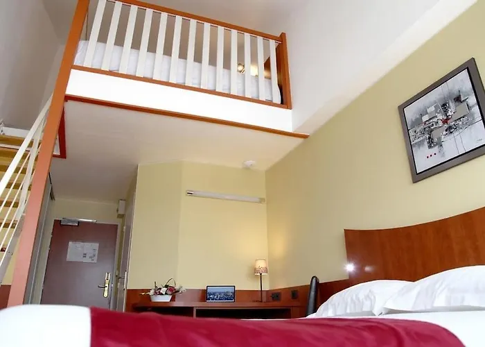 Logis Center Hotel 3*