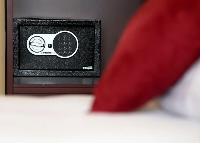 Hotel Logis Center 3*