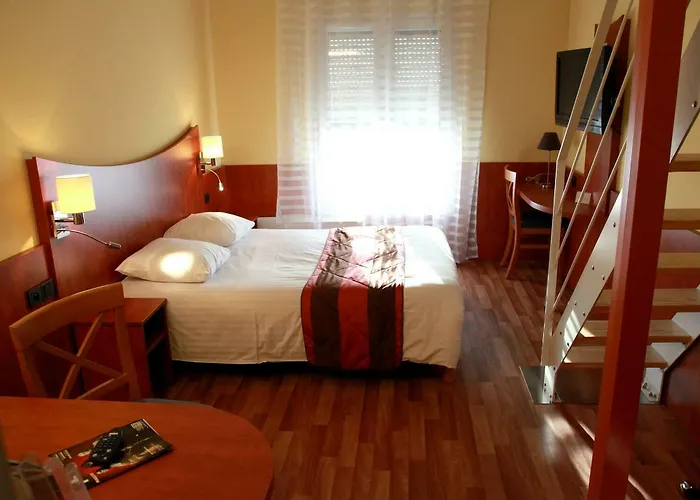 Hotel Logis Center 3*